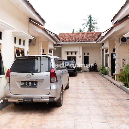 Guest House Dhome 1 Syariah Redpartner バンダールランプン エクステリア 写真